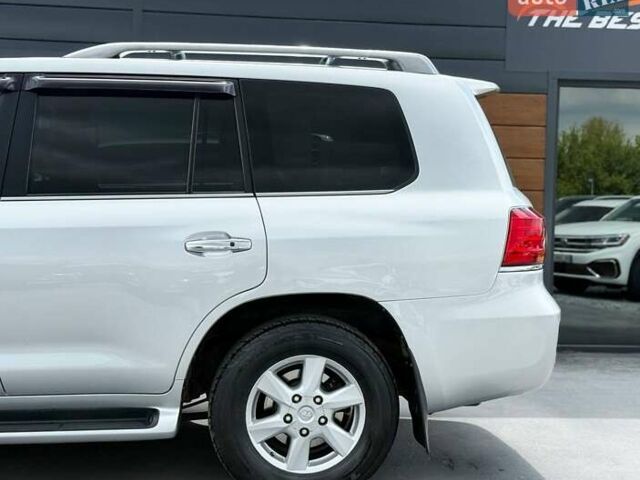 Сірий Лексус ЛХ, об'ємом двигуна 5.66 л та пробігом 235 тис. км за 27191 $, фото 7 на Automoto.ua