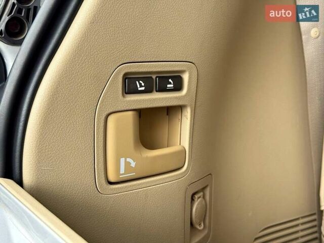 Сірий Лексус ЛХ, об'ємом двигуна 5.66 л та пробігом 235 тис. км за 27191 $, фото 52 на Automoto.ua