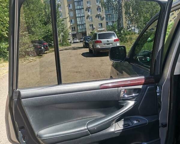 Серый Лексус ЛХ, объемом двигателя 5.66 л и пробегом 488 тыс. км за 27100 $, фото 15 на Automoto.ua