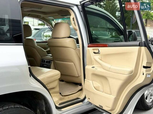 Сірий Лексус ЛХ, об'ємом двигуна 5.66 л та пробігом 235 тис. км за 27191 $, фото 48 на Automoto.ua