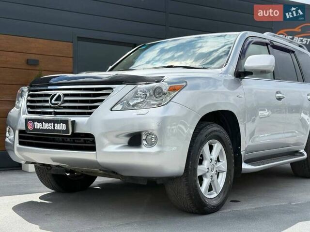 Сірий Лексус ЛХ, об'ємом двигуна 5.66 л та пробігом 235 тис. км за 27191 $, фото 1 на Automoto.ua