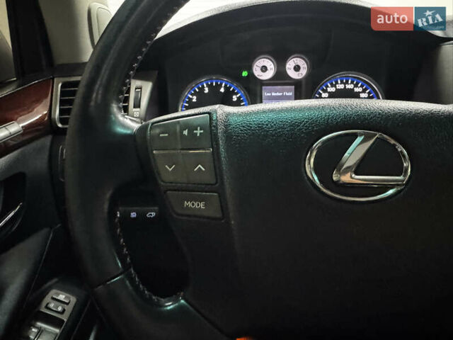 Серый Лексус ЛХ, объемом двигателя 5.66 л и пробегом 250 тыс. км за 29999 $, фото 9 на Automoto.ua