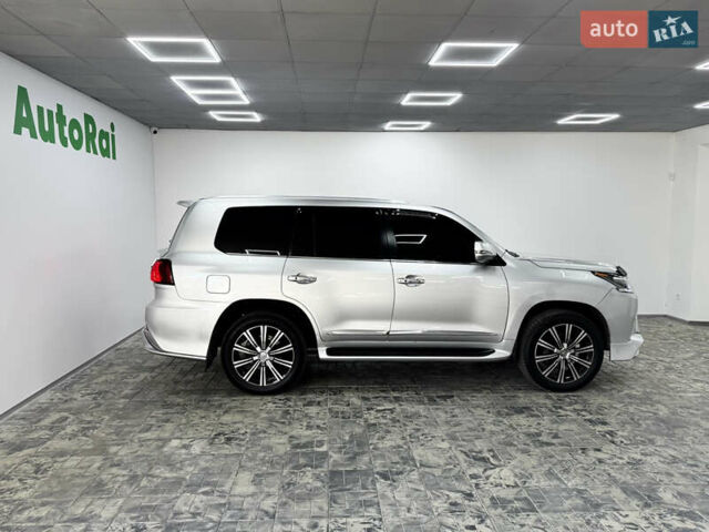 Серый Лексус ЛХ, объемом двигателя 5.66 л и пробегом 250 тыс. км за 29999 $, фото 2 на Automoto.ua