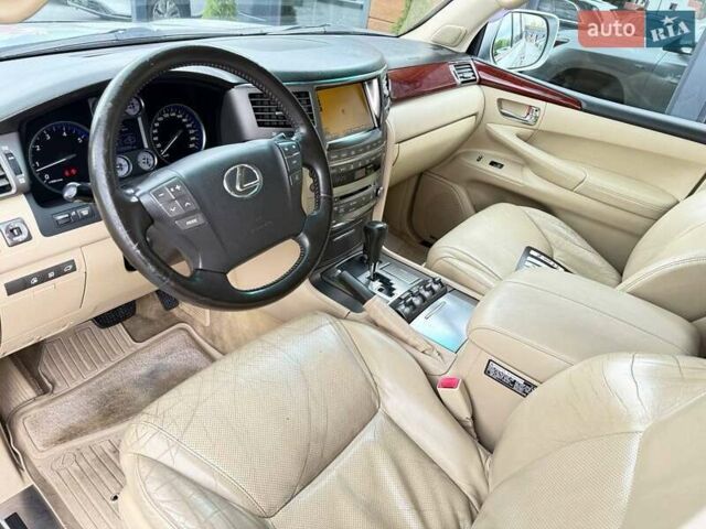 Сірий Лексус ЛХ, об'ємом двигуна 5.66 л та пробігом 235 тис. км за 27191 $, фото 18 на Automoto.ua