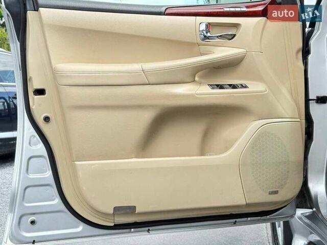 Сірий Лексус ЛХ, об'ємом двигуна 5.66 л та пробігом 235 тис. км за 27191 $, фото 14 на Automoto.ua