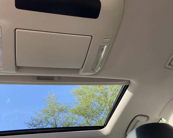 Серый Лексус ЛХ, объемом двигателя 5.66 л и пробегом 245 тыс. км за 29700 $, фото 11 на Automoto.ua