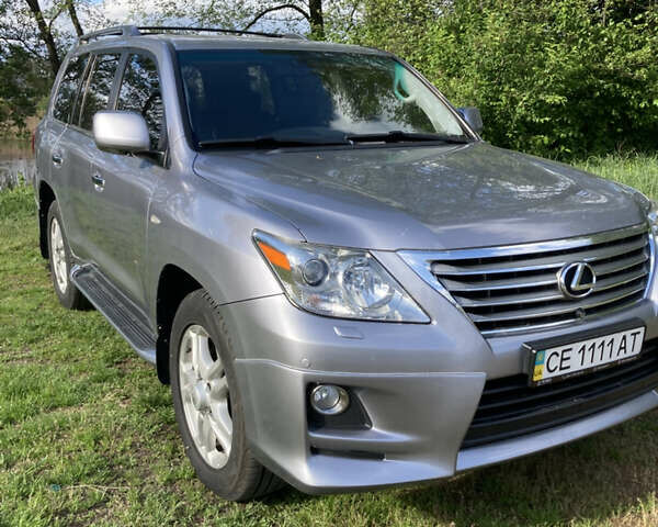 Серый Лексус ЛХ, объемом двигателя 5.66 л и пробегом 245 тыс. км за 29700 $, фото 1 на Automoto.ua