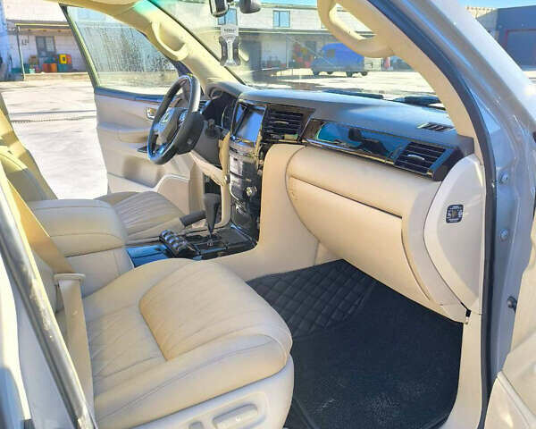 Серый Лексус ЛХ, объемом двигателя 5.7 л и пробегом 330 тыс. км за 45000 $, фото 12 на Automoto.ua