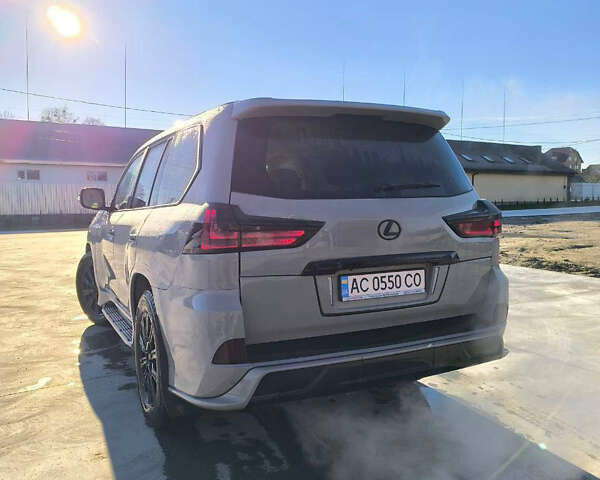 Серый Лексус ЛХ, объемом двигателя 5.7 л и пробегом 330 тыс. км за 45000 $, фото 5 на Automoto.ua