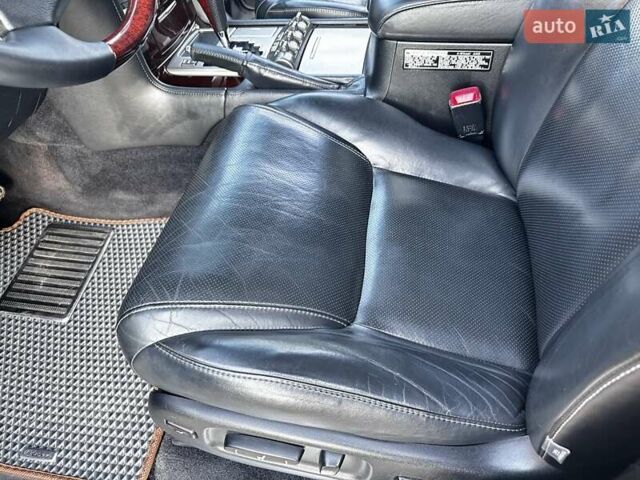 Серый Лексус ЛХ, объемом двигателя 5.66 л и пробегом 188 тыс. км за 42900 $, фото 23 на Automoto.ua