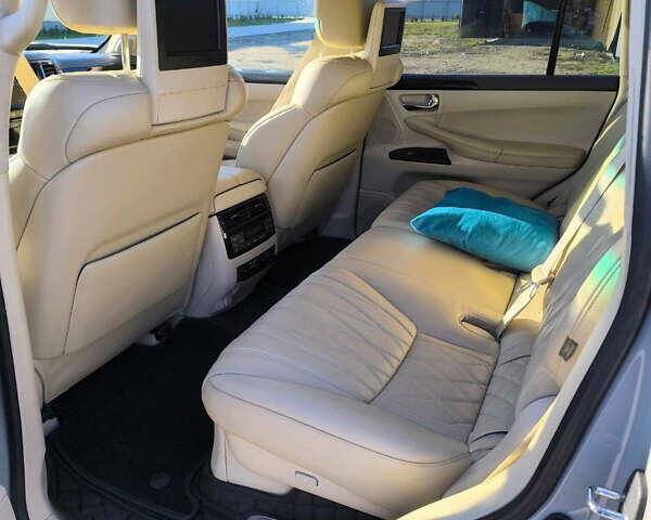 Серый Лексус ЛХ, объемом двигателя 5.7 л и пробегом 330 тыс. км за 45000 $, фото 14 на Automoto.ua