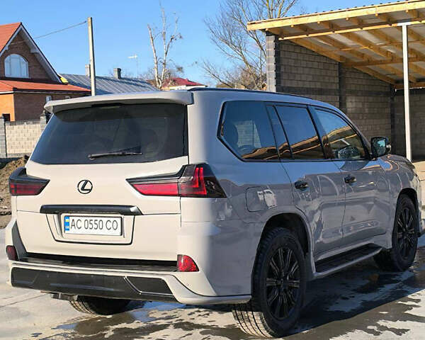 Серый Лексус ЛХ, объемом двигателя 5.7 л и пробегом 330 тыс. км за 45000 $, фото 8 на Automoto.ua