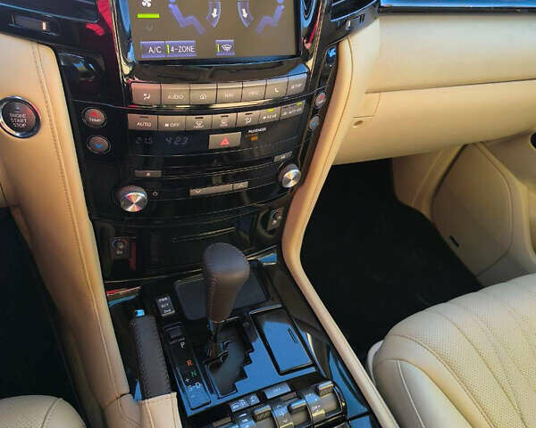 Серый Лексус ЛХ, объемом двигателя 5.7 л и пробегом 330 тыс. км за 45000 $, фото 15 на Automoto.ua