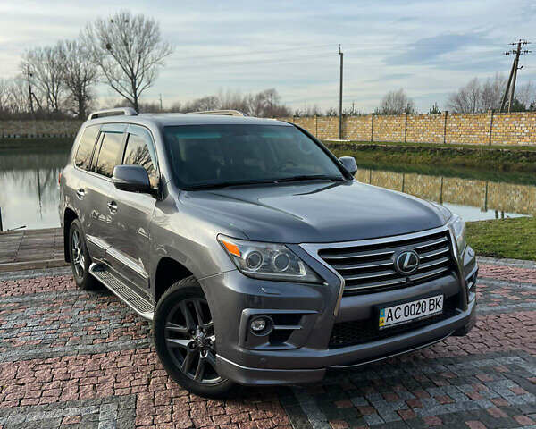 Серый Лексус ЛХ, объемом двигателя 5.66 л и пробегом 314 тыс. км за 38500 $, фото 13 на Automoto.ua