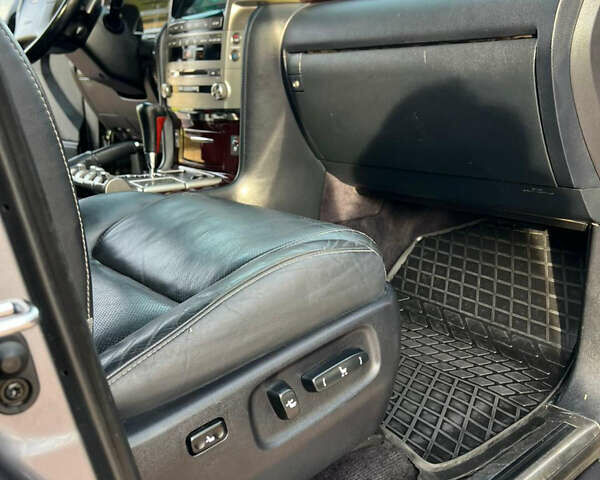 Серый Лексус ЛХ, объемом двигателя 5.66 л и пробегом 314 тыс. км за 38500 $, фото 22 на Automoto.ua