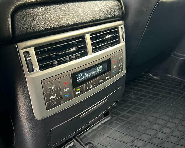 Серый Лексус ЛХ, объемом двигателя 5.66 л и пробегом 314 тыс. км за 38500 $, фото 36 на Automoto.ua