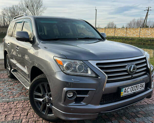 Серый Лексус ЛХ, объемом двигателя 5.66 л и пробегом 314 тыс. км за 38500 $, фото 2 на Automoto.ua