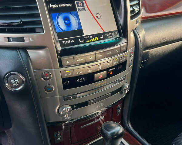 Серый Лексус ЛХ, объемом двигателя 5.66 л и пробегом 314 тыс. км за 38500 $, фото 38 на Automoto.ua