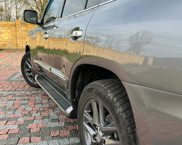 Серый Лексус ЛХ, объемом двигателя 5.66 л и пробегом 314 тыс. км за 38500 $, фото 37 на Automoto.ua