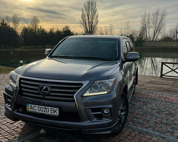 Серый Лексус ЛХ, объемом двигателя 5.66 л и пробегом 314 тыс. км за 38500 $, фото 9 на Automoto.ua