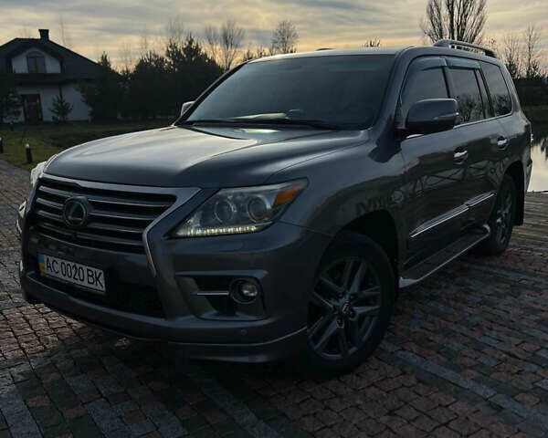 Серый Лексус ЛХ, объемом двигателя 5.66 л и пробегом 314 тыс. км за 38500 $, фото 31 на Automoto.ua