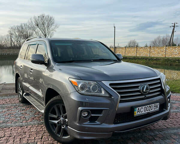 Серый Лексус ЛХ, объемом двигателя 5.66 л и пробегом 314 тыс. км за 38500 $, фото 4 на Automoto.ua