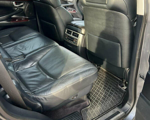 Серый Лексус ЛХ, объемом двигателя 5.66 л и пробегом 314 тыс. км за 38500 $, фото 35 на Automoto.ua