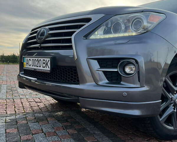 Серый Лексус ЛХ, объемом двигателя 5.66 л и пробегом 314 тыс. км за 38500 $, фото 6 на Automoto.ua