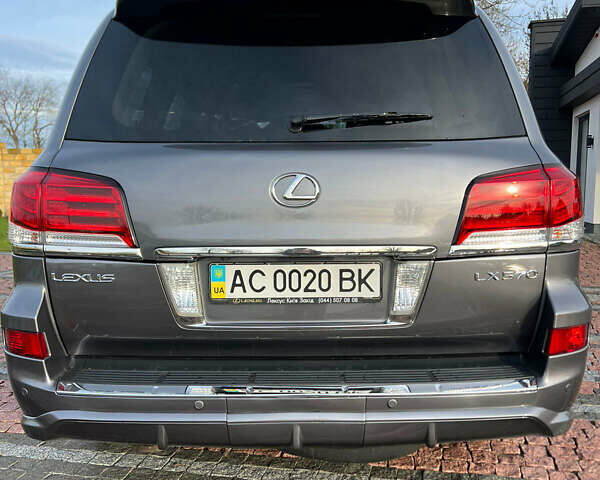 Серый Лексус ЛХ, объемом двигателя 5.66 л и пробегом 314 тыс. км за 38500 $, фото 25 на Automoto.ua