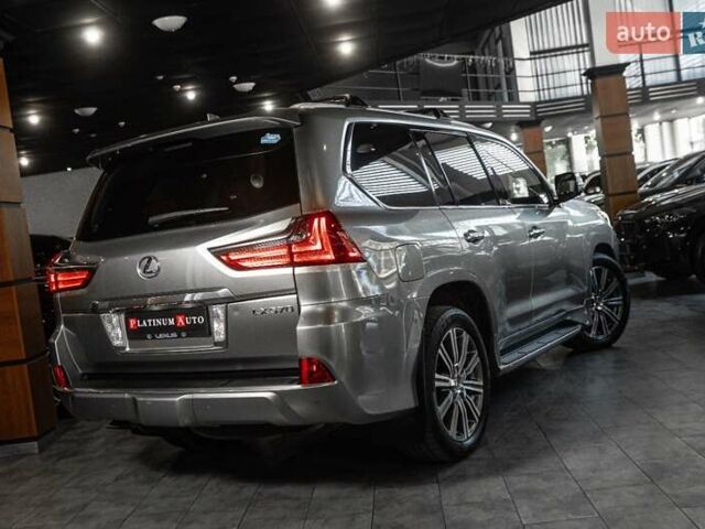 Лексус ЛХ 2016 в Одессе на Automoto.ua Серый Лексус ЛХ, объемом двигателя 5.66 л и пробегом 140 тыс. км за 65500 $, фото 3 на Automoto.ua