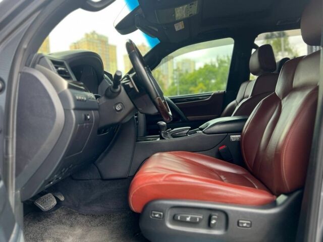 Серый Лексус ЛХ, объемом двигателя 5.7 л и пробегом 128 тыс. км за 62000 $, фото 17 на Automoto.ua