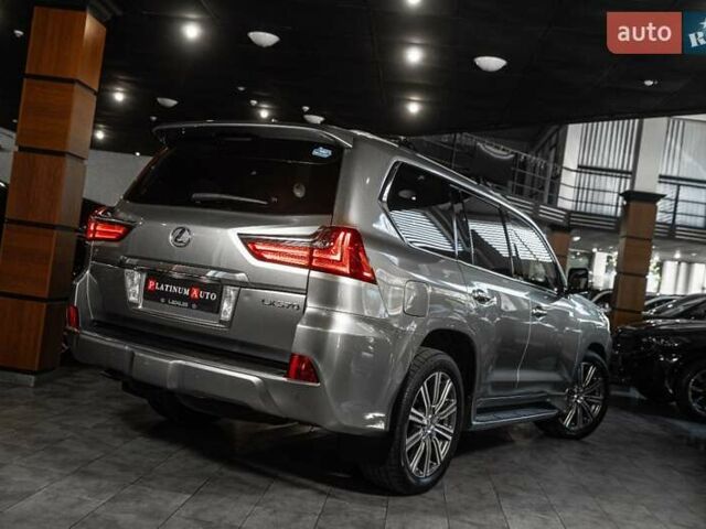 Лексус ЛХ 2016 в Одессе на Automoto.ua Серый Лексус ЛХ, объемом двигателя 5.66 л и пробегом 140 тыс. км за 65500 $, фото 4 на Automoto.ua