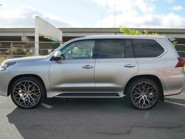 Серый Лексус ЛХ, объемом двигателя 5.7 л и пробегом 76 тыс. км за 21000 $, фото 3 на Automoto.ua