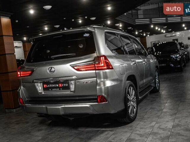 Лексус ЛХ 2016 в Одессе на Automoto.ua Серый Лексус ЛХ, объемом двигателя 5.66 л и пробегом 140 тыс. км за 65500 $, фото 65 на Automoto.ua