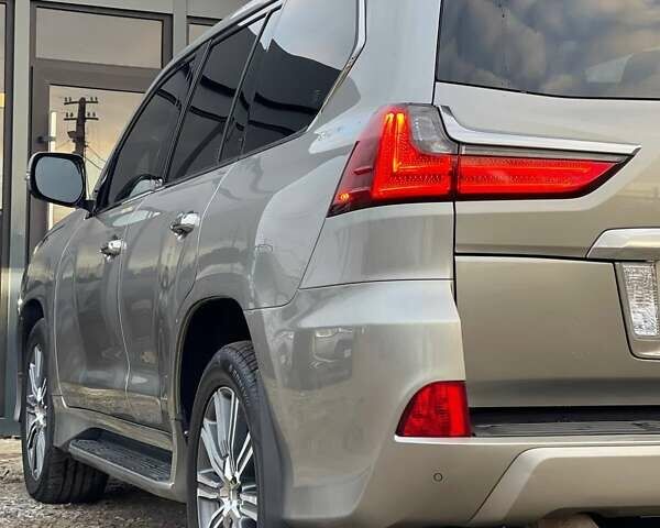 Серый Лексус ЛХ, объемом двигателя 5.66 л и пробегом 230 тыс. км за 54999 $, фото 8 на Automoto.ua