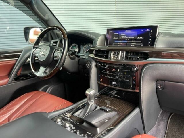 Серый Лексус ЛХ, объемом двигателя 5.7 л и пробегом 128 тыс. км за 62000 $, фото 21 на Automoto.ua