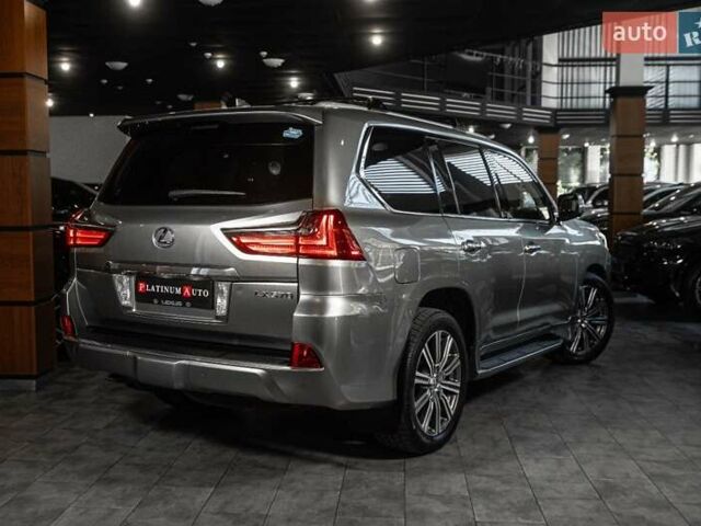 Лексус ЛХ 2016 в Одессе на Automoto.ua Серый Лексус ЛХ, объемом двигателя 5.66 л и пробегом 140 тыс. км за 65500 $, фото 5 на Automoto.ua