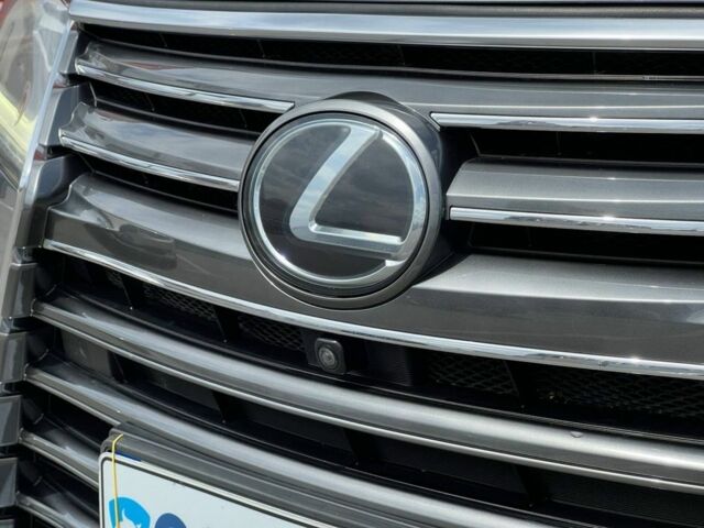 Серый Лексус ЛХ, объемом двигателя 5.7 л и пробегом 128 тыс. км за 62000 $, фото 2 на Automoto.ua