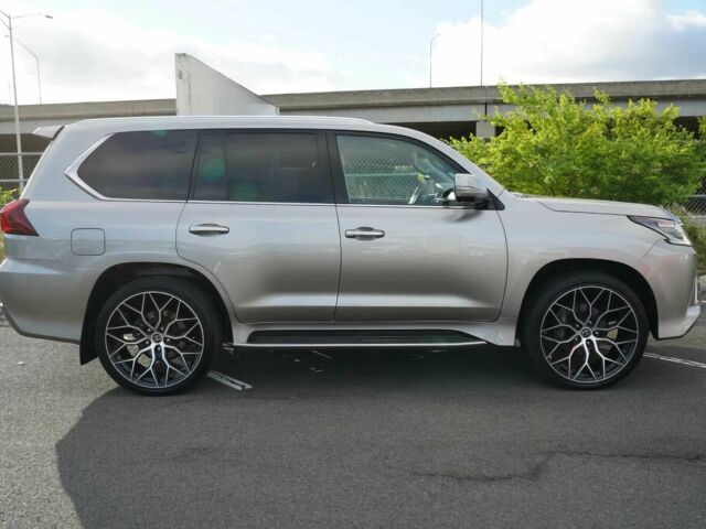 Серый Лексус ЛХ, объемом двигателя 5.7 л и пробегом 76 тыс. км за 21000 $, фото 6 на Automoto.ua