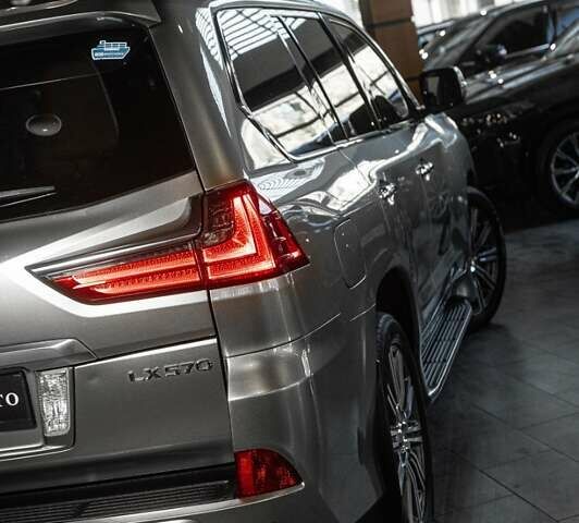 Лексус ЛХ 2016 в Одессе на Automoto.ua Серый Лексус ЛХ, объемом двигателя 5.66 л и пробегом 140 тыс. км за 65500 $, фото 1 на Automoto.ua