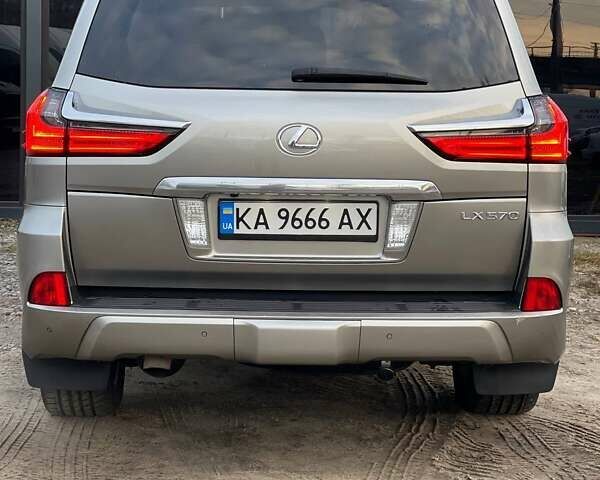 Серый Лексус ЛХ, объемом двигателя 5.66 л и пробегом 230 тыс. км за 54999 $, фото 10 на Automoto.ua
