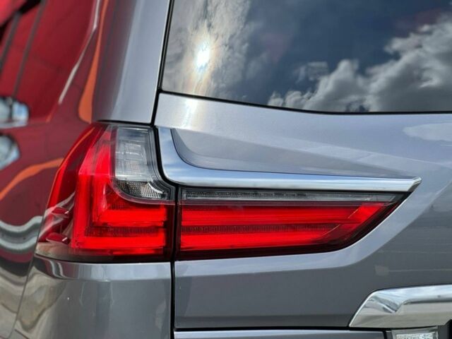 Серый Лексус ЛХ, объемом двигателя 5.7 л и пробегом 128 тыс. км за 62000 $, фото 7 на Automoto.ua