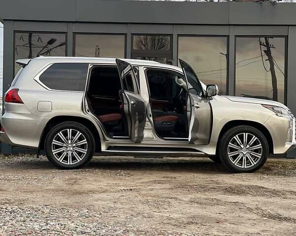 Серый Лексус ЛХ, объемом двигателя 5.66 л и пробегом 230 тыс. км за 54999 $, фото 7 на Automoto.ua