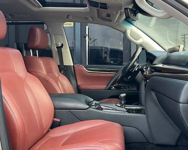 Серый Лексус ЛХ, объемом двигателя 5.66 л и пробегом 230 тыс. км за 54999 $, фото 22 на Automoto.ua