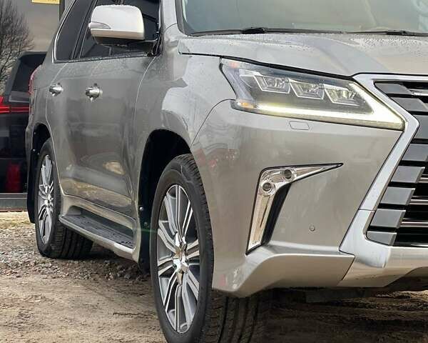 Серый Лексус ЛХ, объемом двигателя 5.66 л и пробегом 230 тыс. км за 54999 $, фото 4 на Automoto.ua