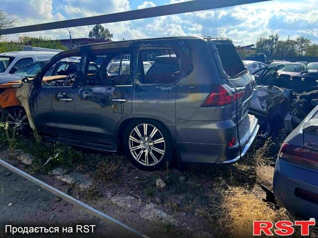 Серый Лексус ЛХ, объемом двигателя 4.5 л и пробегом 189 тыс. км за 9500 $, фото 3 на Automoto.ua