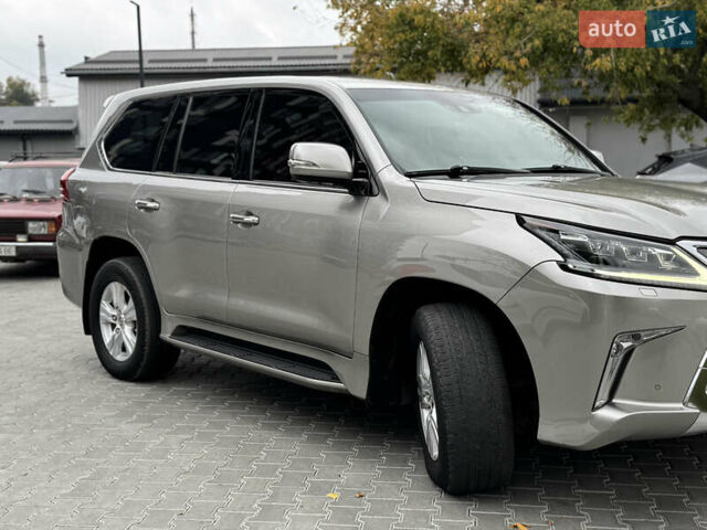Сірий Лексус ЛХ, об'ємом двигуна 4.46 л та пробігом 226 тис. км за 54444 $, фото 2 на Automoto.ua