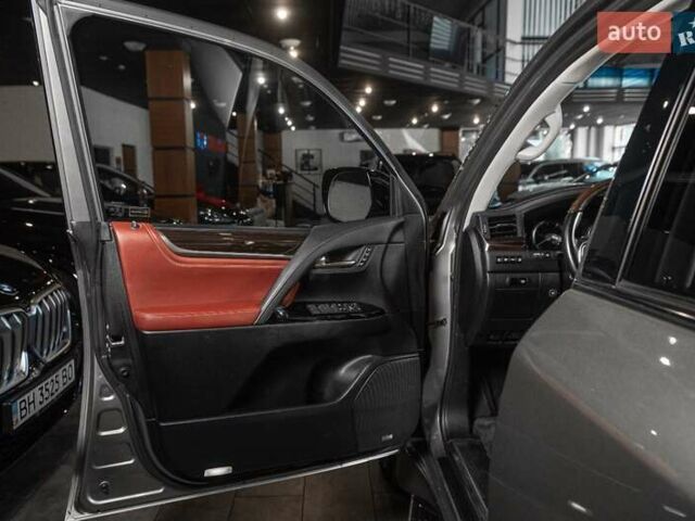 Лексус ЛХ 2016 в Одессе на Automoto.ua Серый Лексус ЛХ, объемом двигателя 5.66 л и пробегом 140 тыс. км за 65500 $, фото 50 на Automoto.ua