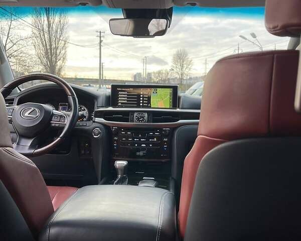 Серый Лексус ЛХ, объемом двигателя 5.66 л и пробегом 230 тыс. км за 54999 $, фото 15 на Automoto.ua