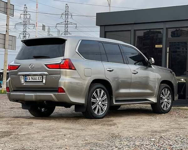 Серый Лексус ЛХ, объемом двигателя 5.66 л и пробегом 230 тыс. км за 54999 $, фото 11 на Automoto.ua